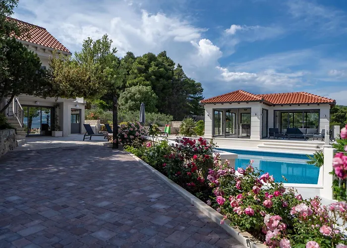 Diamond- Beautiful Seaview, Bar, Pool & Gym فيلة *