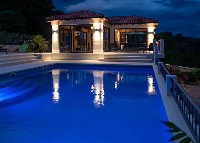 Diamond- Beautiful Seaview, Bar, Pool & Gym فيلة