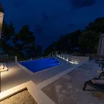 Diamond- Beautiful Seaview, Bar, Pool & Gym 别墅 Selca (Brac)