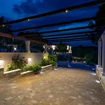 别墅 Diamond- Beautiful Seaview, Bar, Pool & Gym Selca (Brac)