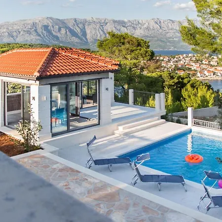 Villa Diamond- Beautiful Seaview, Bar, Pool & Gym *