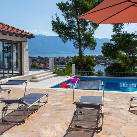 Diamond- Beautiful Seaview, Bar, Pool & Gym *