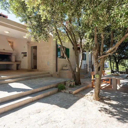 Villa Diamond- Beautiful Seaview, Bar, Pool & Gym *