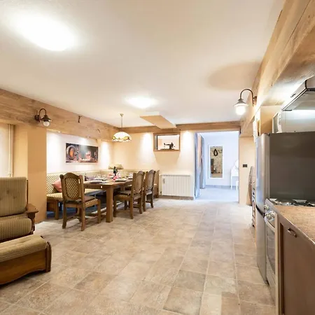 Villa Diamond- Beautiful Seaview, Bar, Pool & Gym