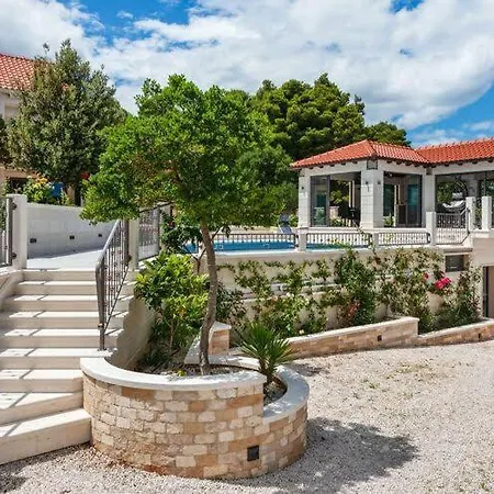 Villa Diamond- Beautiful Seaview, Bar, Pool & Gym Selca (Brac)