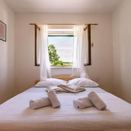 Diamond- Beautiful Seaview, Bar, Pool & Gym Villa *