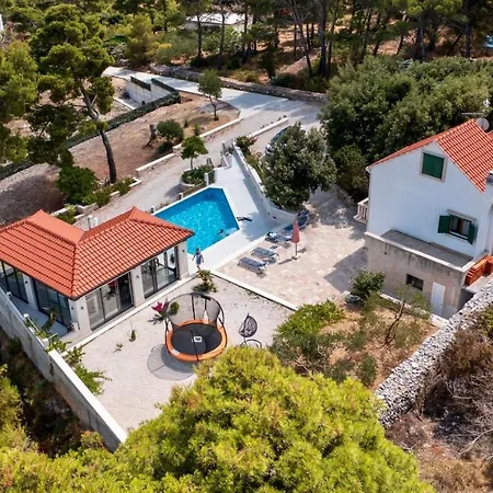 Villa Diamond- Beautiful Seaview, Bar, Pool & Gym *
