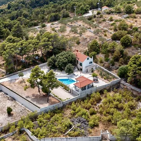 Diamond- Beautiful Seaview, Bar, Pool & Gym Villa Selca (Brac)