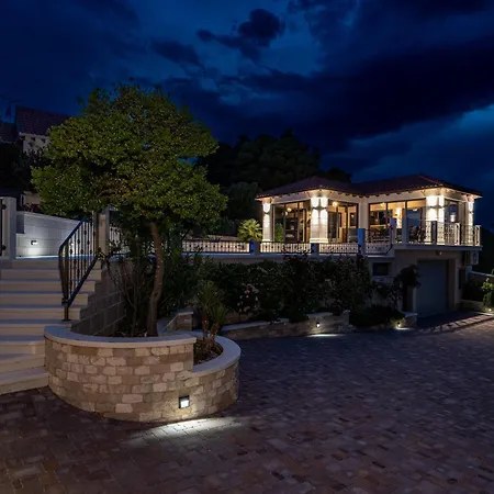 Villa Diamond- Beautiful Seaview, Bar, Pool & Gym *