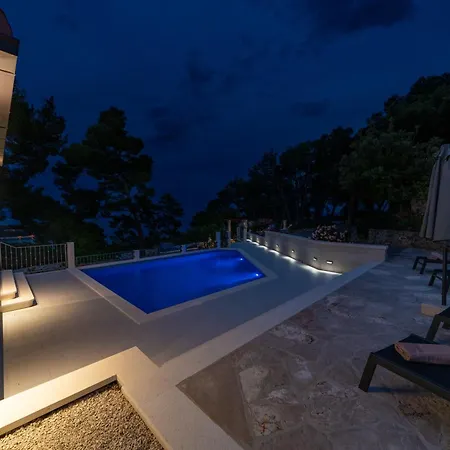 Diamond- Beautiful Seaview, Bar, Pool & Gym Villa Selca (Brac)
