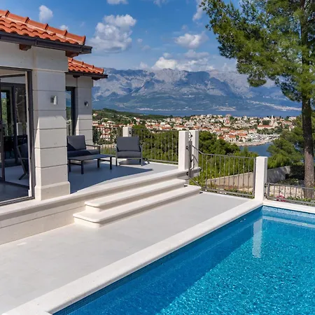 Diamond- Beautiful Seaview, Bar, Pool & Gym Villa *