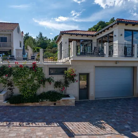 Villa Diamond- Beautiful Seaview, Bar, Pool & Gym *